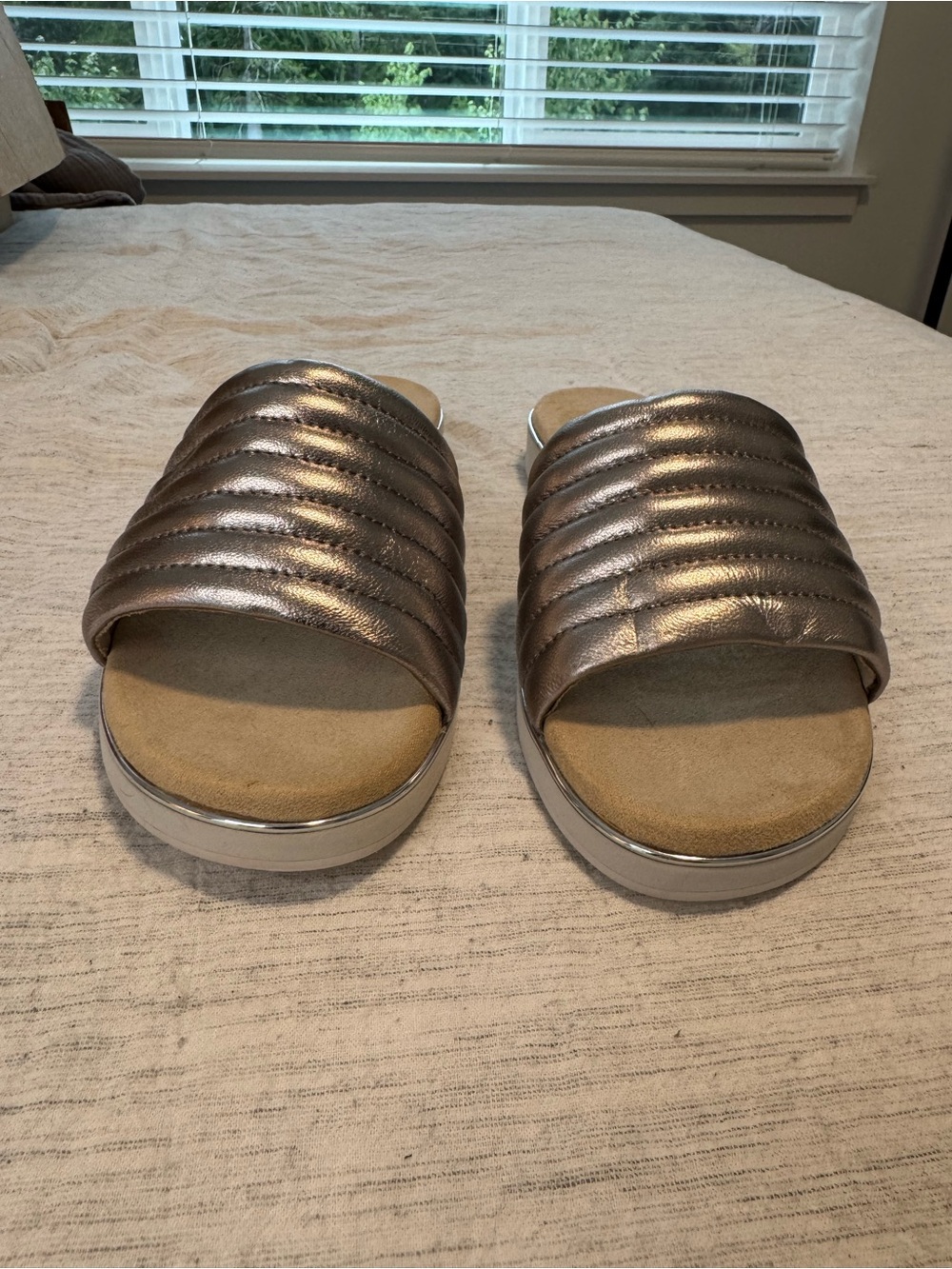 Vaneli Silver Metallic Ribbed Slip-On Slides - Picture 4 of 8